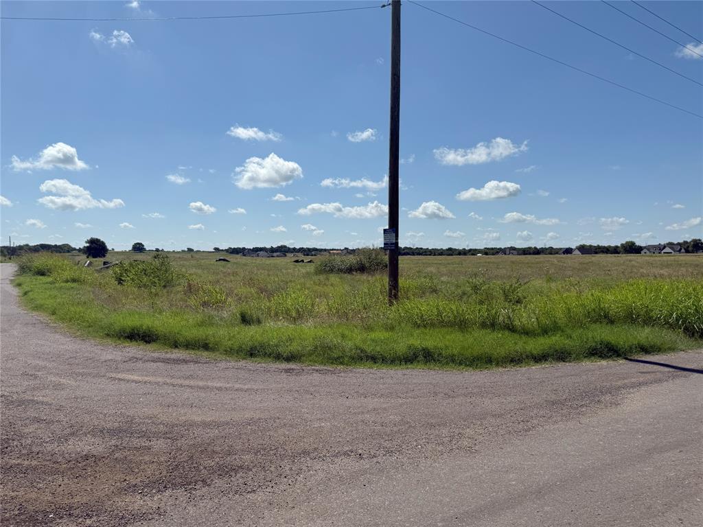 1 Cr-1076 Celeste, TX 75423 - Photo 3 of 18 a view of a big yard