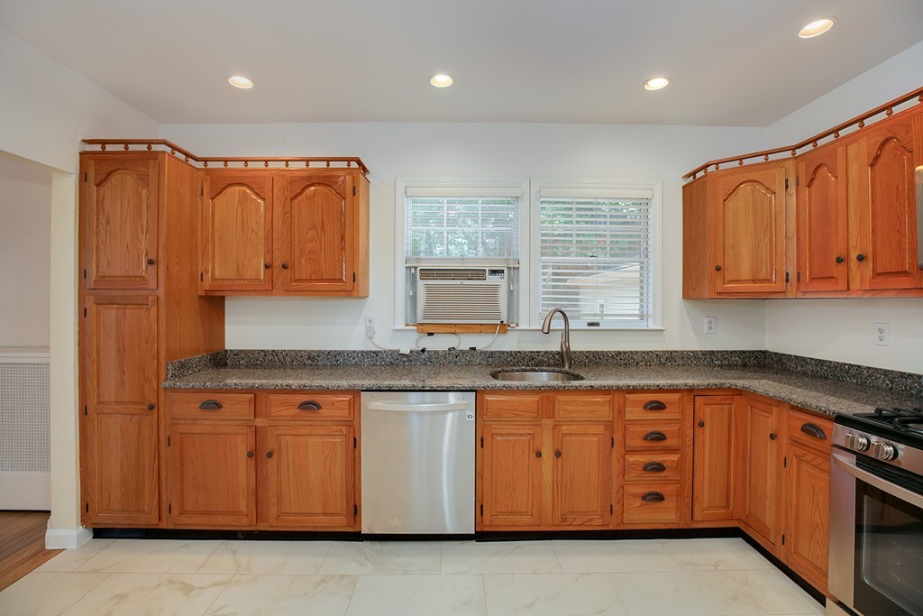 51 Thayer Road Braintree, MA 02184 - Photo 8 of 28