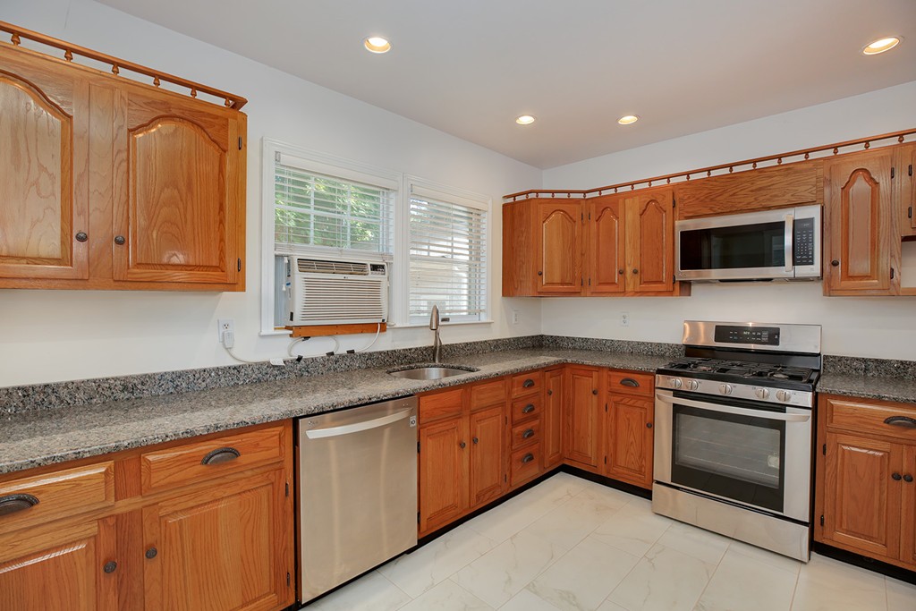 51 Thayer Road Braintree, MA 02184 - Photo 9 of 28