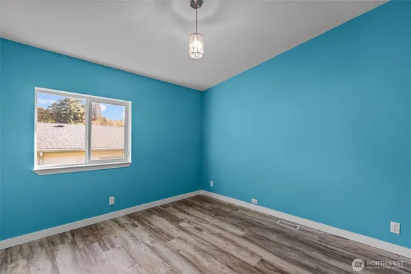 a view of empty room with window