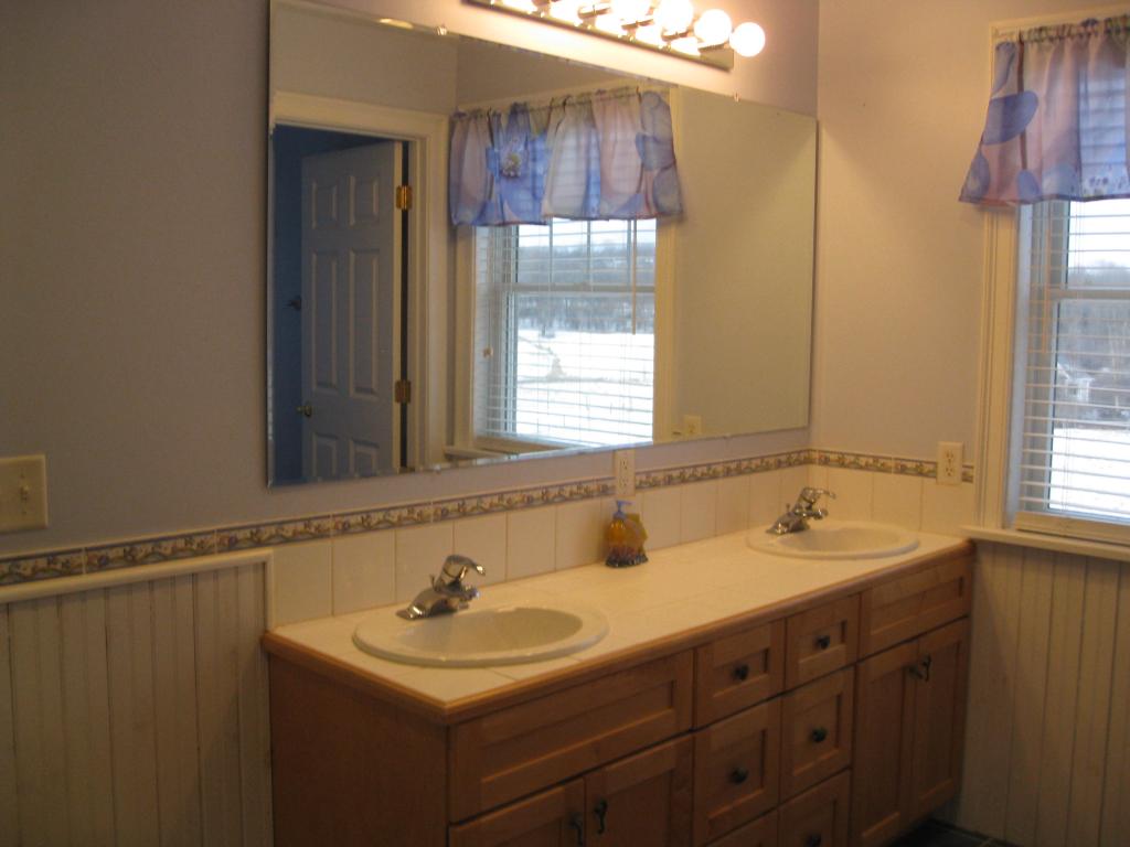 244 John's Road Williston, VT 05495 - Photo 15 of 36