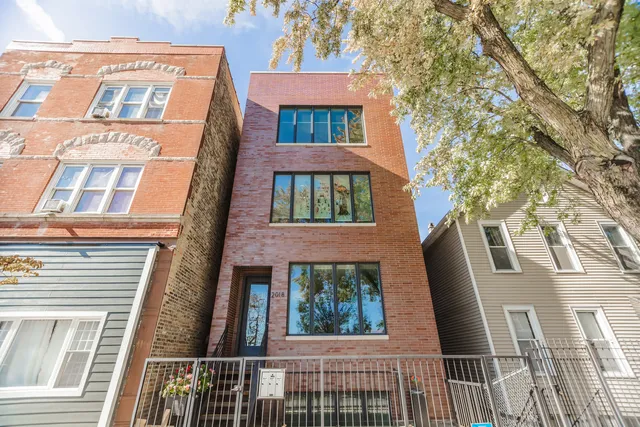 $711,000 | 2018 South Loomis Street, Unit 3, Chicago, IL 60608