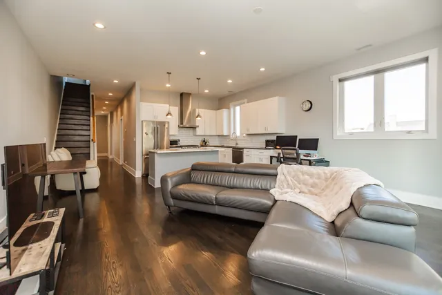 $711,000 | 2018 South Loomis Street, Unit 3, Chicago, IL 60608