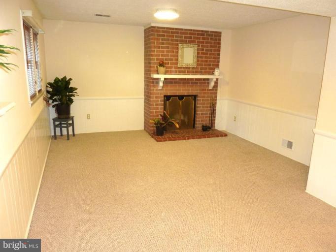 2118 Military Road Arlington, VA 22207 - Photo 3 of 17 Family room on entry level.
