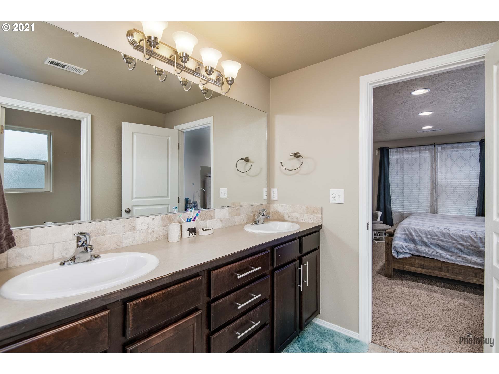 1896 Adelman Loop Eugene, OR 97402 - Photo 22 of 32 Gallery Image 22
