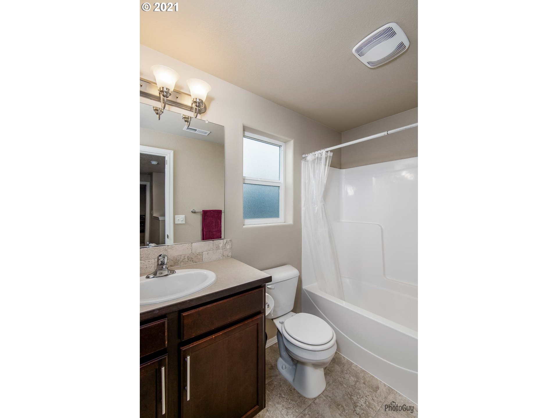 1896 Adelman Loop Eugene, OR 97402 - Photo 24 of 32 Gallery Image 24