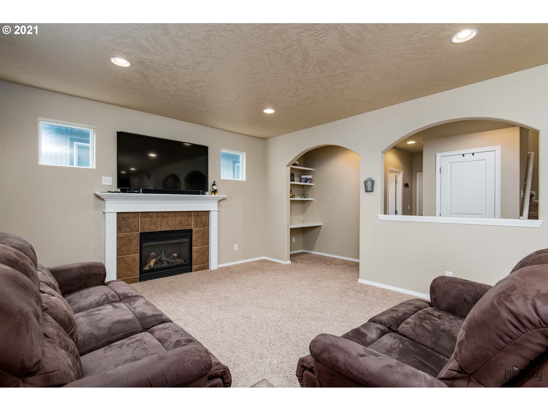 1896 Adelman Loop Eugene, OR 97402 - Photo 10 of 32 Gallery Image 10