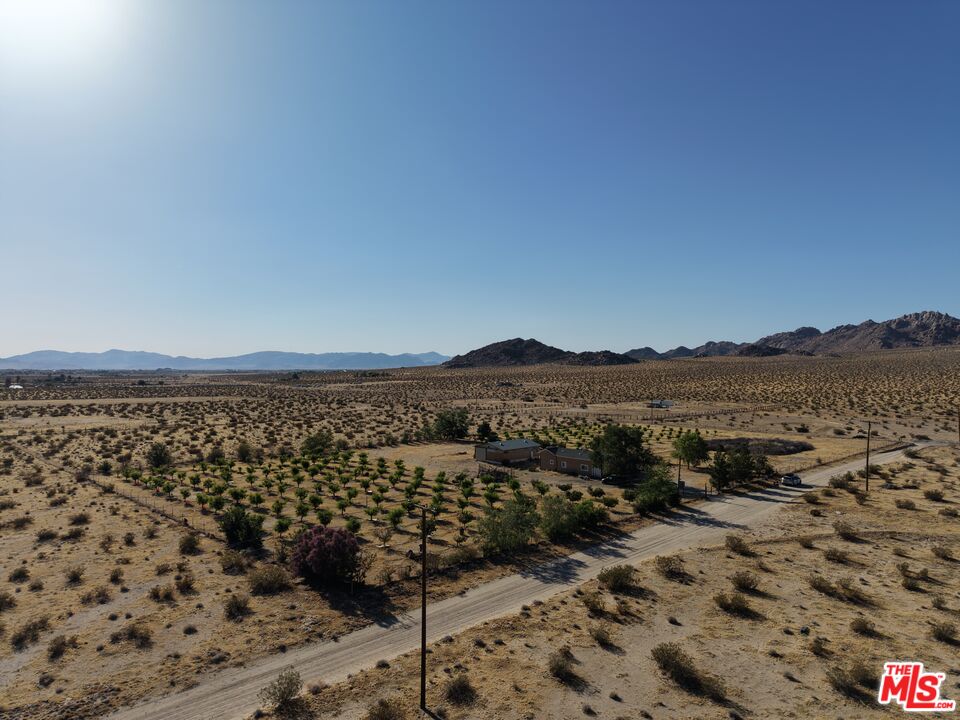 10424 Santa Fe Fire Road Lucerne Valley, CA 92356 - Photo 8 of 33