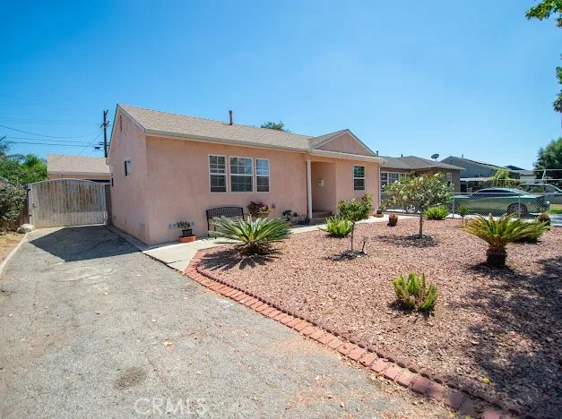 a view of a backyard with sitting area