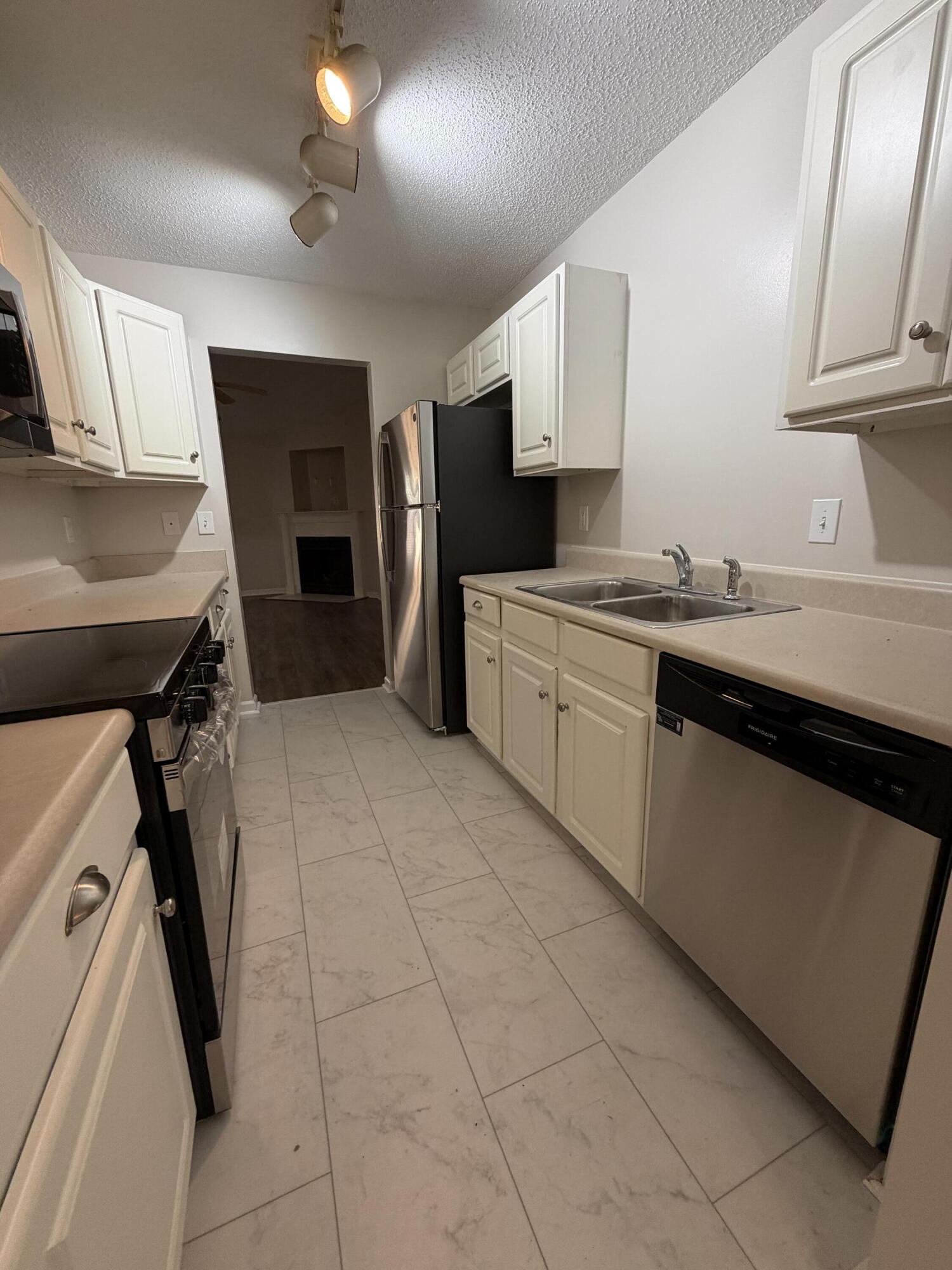 7987 Vermont Road North Charleston, SC 29418 - Photo 4 of 24 IMG_0806