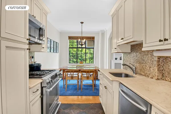 $737,000 | 116 Pinehurst Avenue, Unit M31 | Hudson Heights