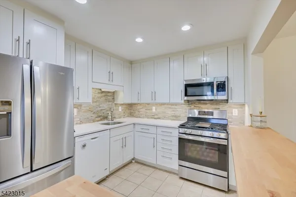 $339,900 | 95 Sapphire Lane, Franklin Park, NJ 08823