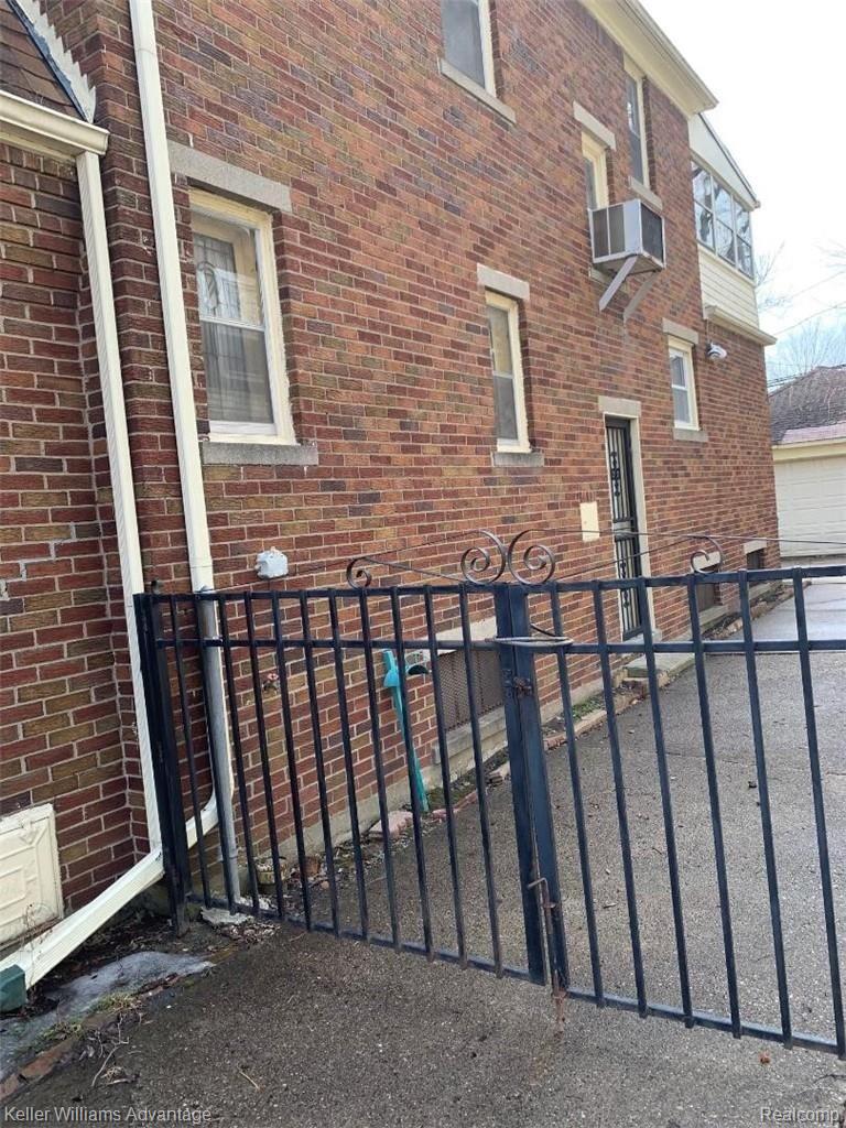 14155 Rutherford Street Detroit, MI 48227 - Photo 7 of 17 Rutherford sideview.jpg