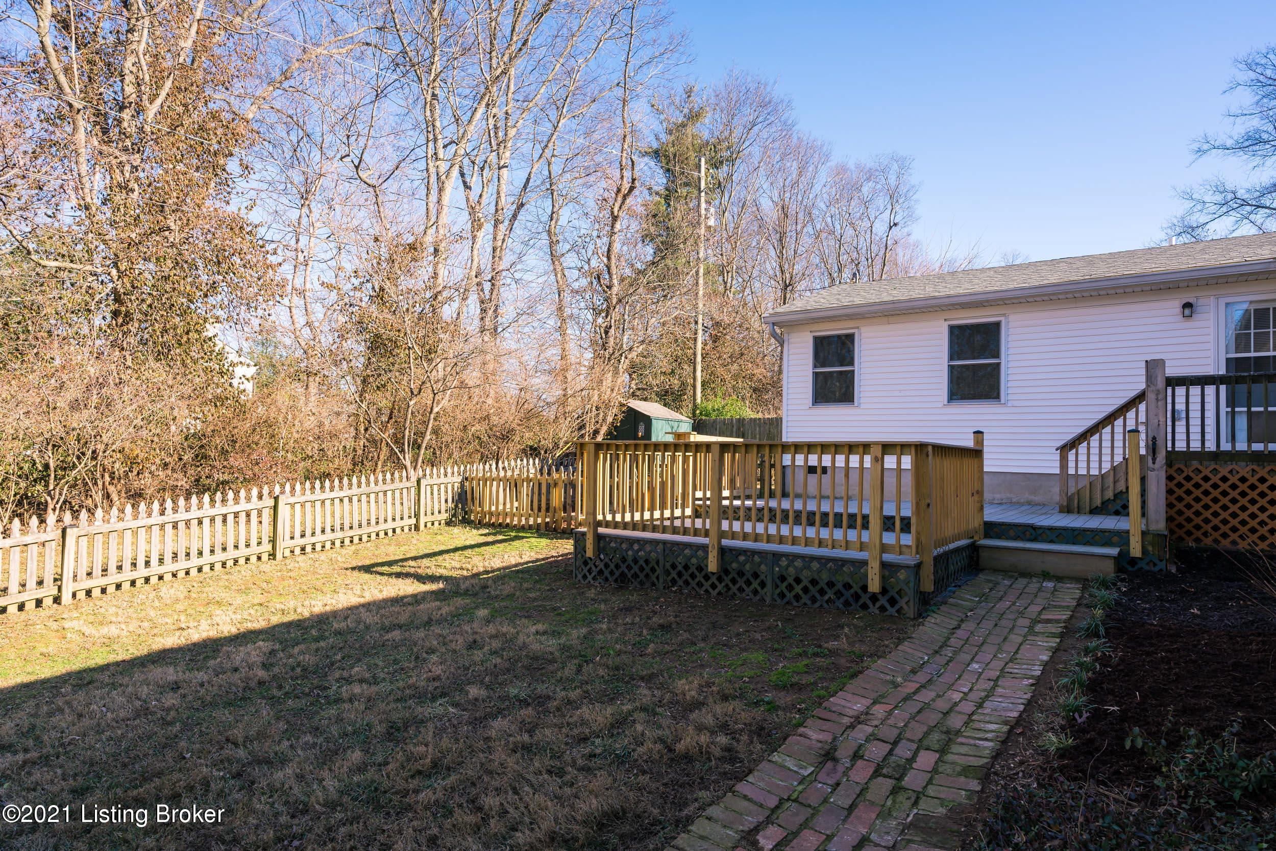 435 Highfield Road Louisville, KY 40207 - Photo 40 of 41 44. Backyard 04