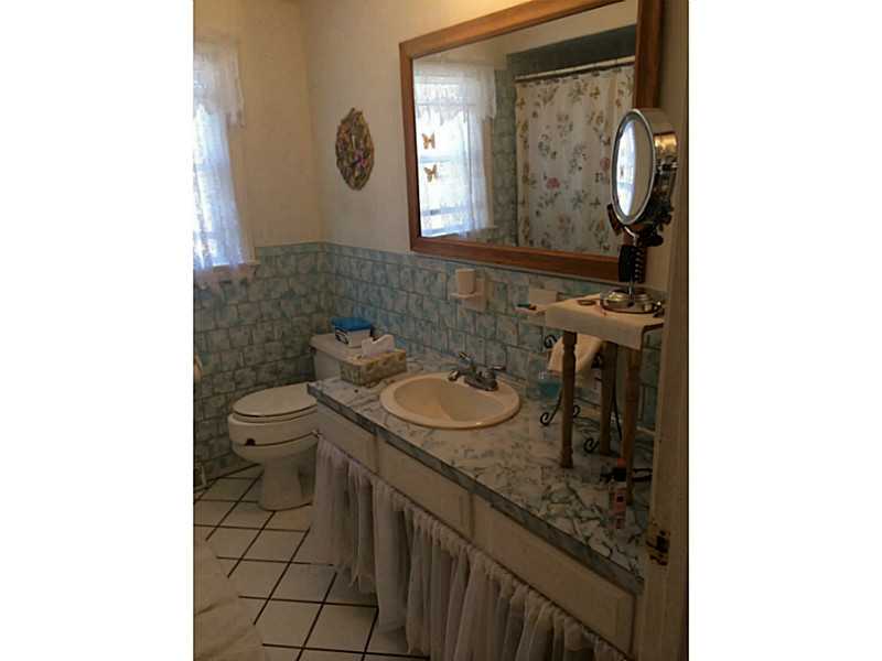 702 Middlebridge Road South Kingstown, RI 02879 - Photo 6 of 24 Bathroom.