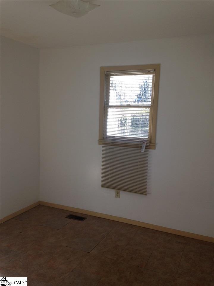 141 Glenn Road Greenville, SC 29607 - Photo 8 of 14 Gallery Image 8