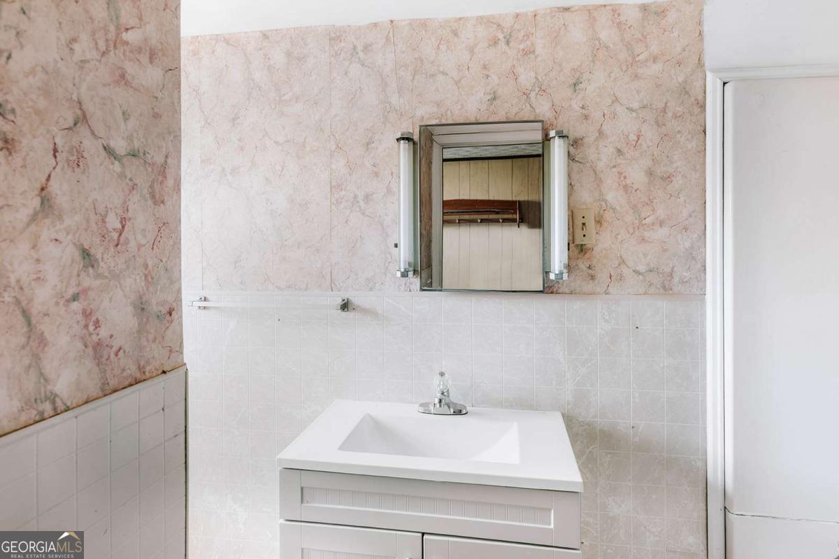 119 Ralph Bridges Road Lexington, GA 30648 - Photo 24 of 65 a bathroom with a sink mirror and vanity