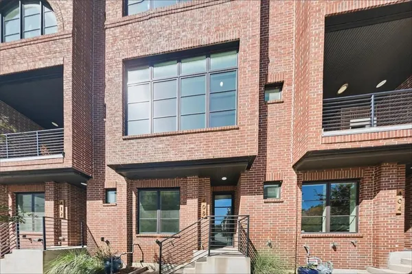 $3,495 | 408 South Rayner Street, Fort Worth, TX 76111
