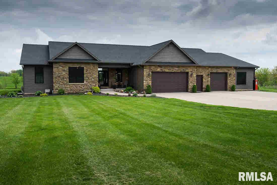 1951 North Tipton Road Muscatine, IA 52761 - Photo 3 of 24 Gallery Image 3