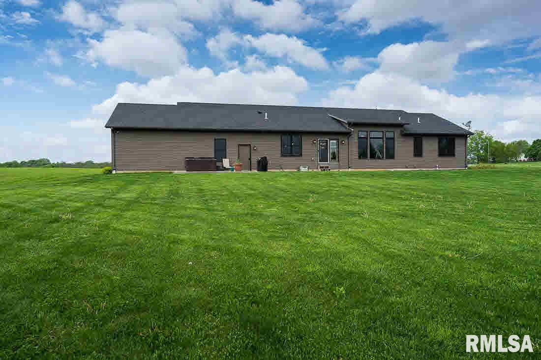 1951 North Tipton Road Muscatine, IA 52761 - Photo 4 of 24 Gallery Image 4
