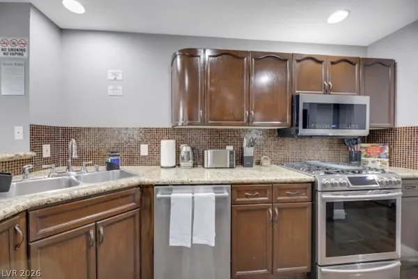 $2,400 | 7938 Cina Avenue, Las Vegas, NV 89147