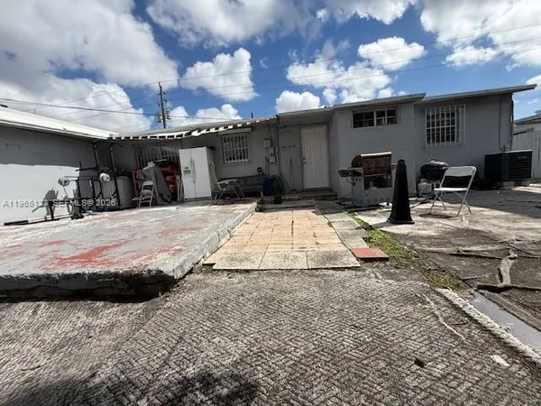a view of a parking space