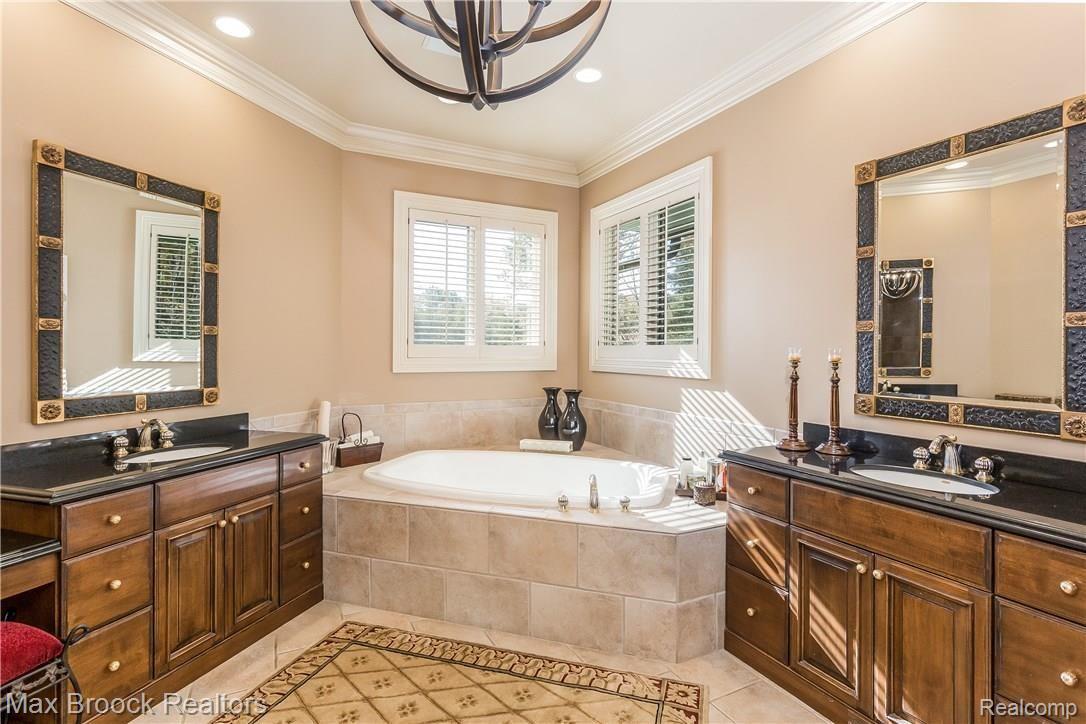 4635 Gallagher Road Rochester, MI 48306 - Photo 15 of 40 Master bath
