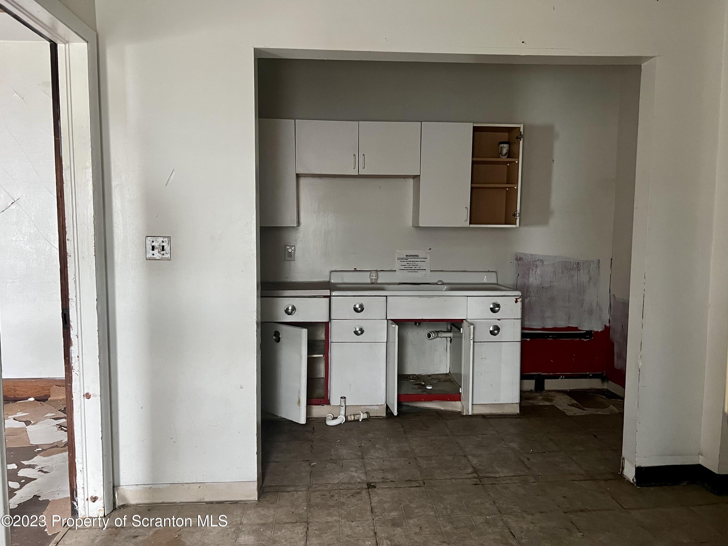 352-354 Maple Street Scranton, PA 18505 - Photo 11 of 22 a utility room with dryer and washer