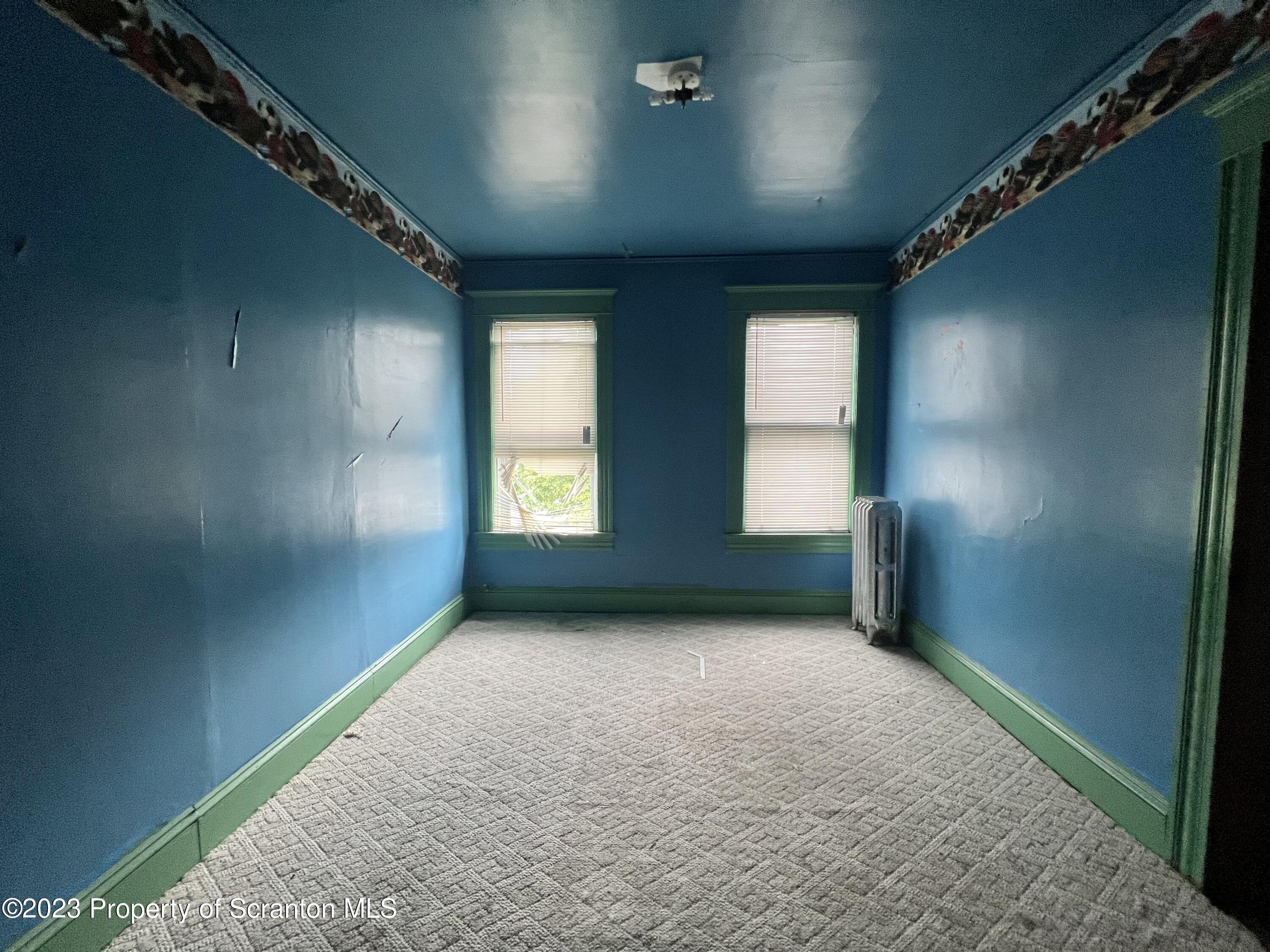 352-354 Maple Street Scranton, PA 18505 - Photo 19 of 22 an empty room with windows