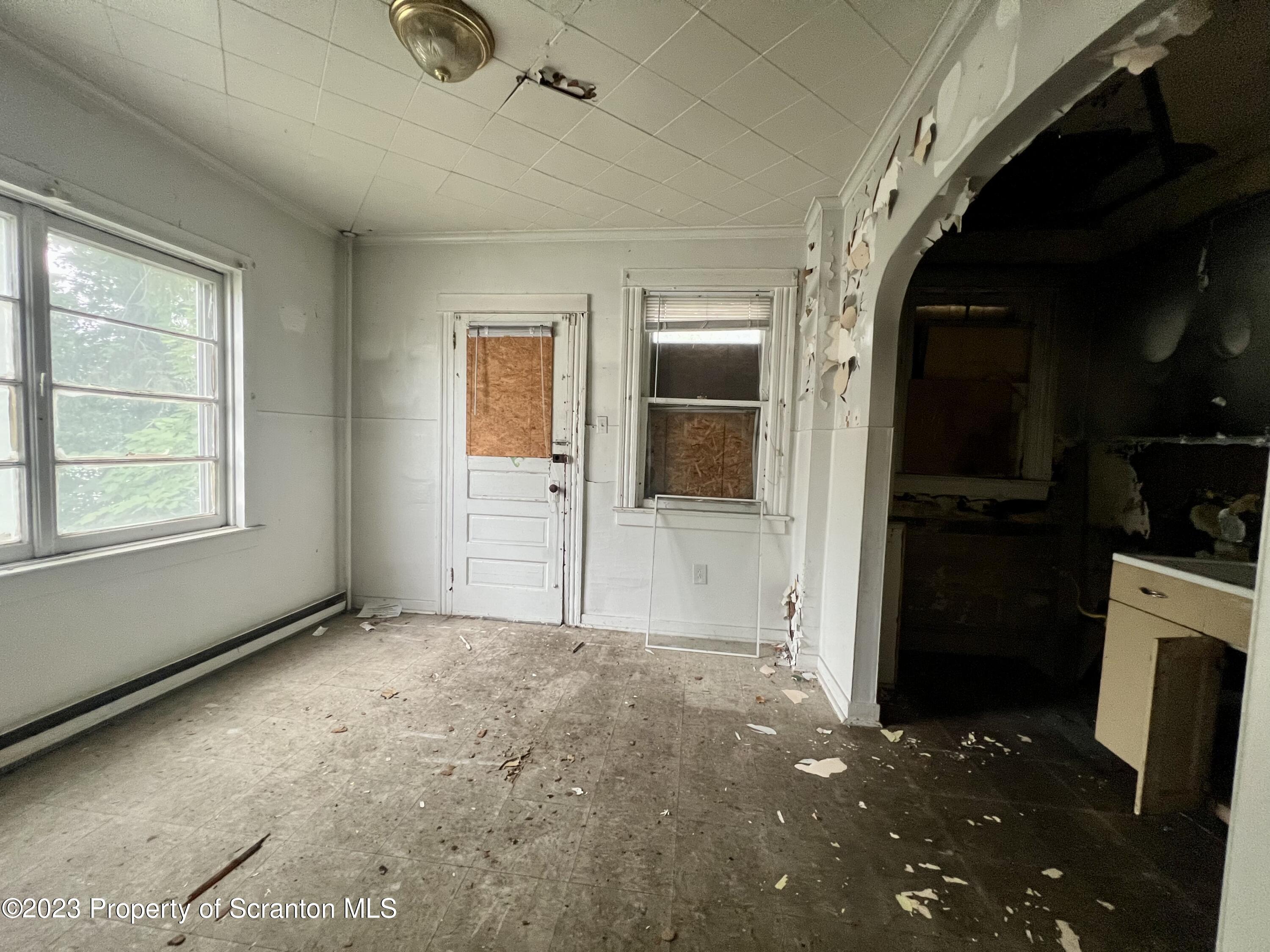 352-354 Maple Street Scranton, PA 18505 - Photo 21 of 22 a view of empty room with front door