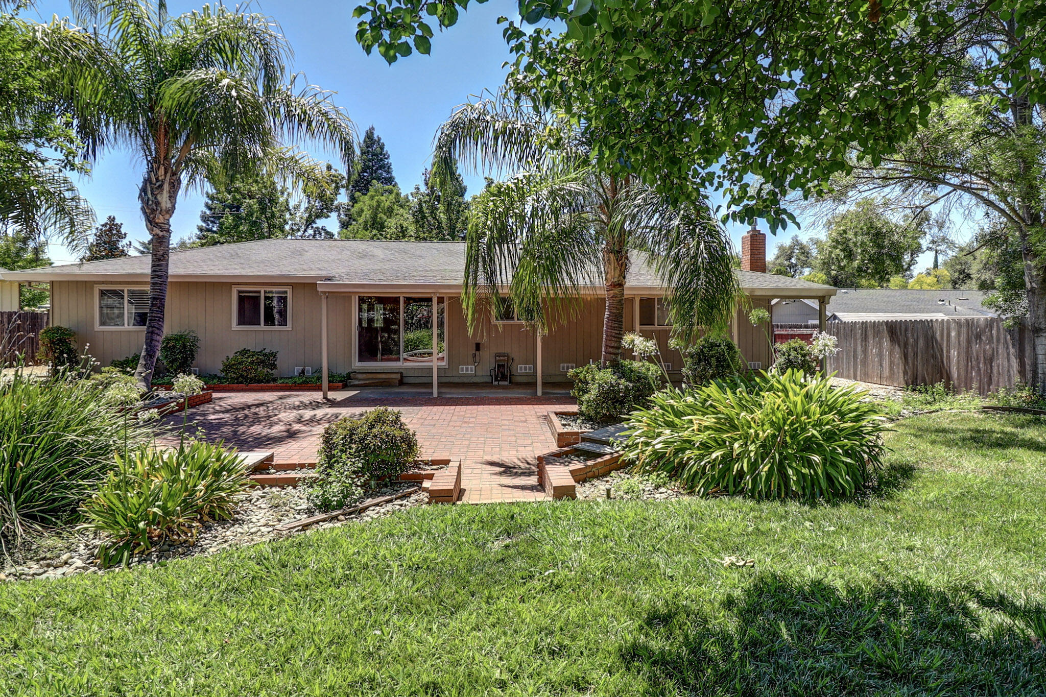 544 Rafael Street Redding, CA 96002 - Photo 3 of 41 Like a Resort