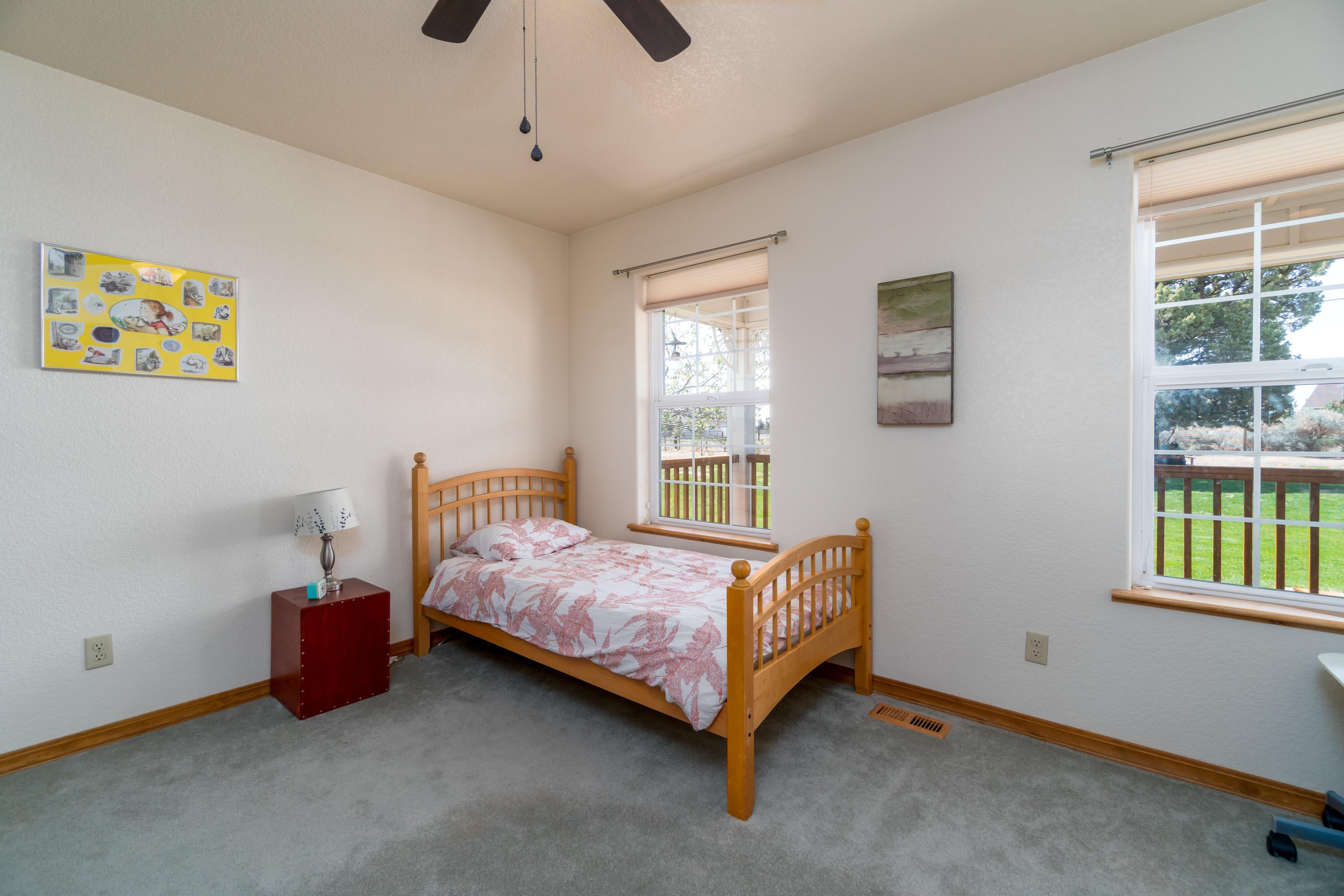 1422 Southwest Bent Loop Powell Butte, OR 97753 - Photo 35 of 47 1422BentLp_GuestBedroom2