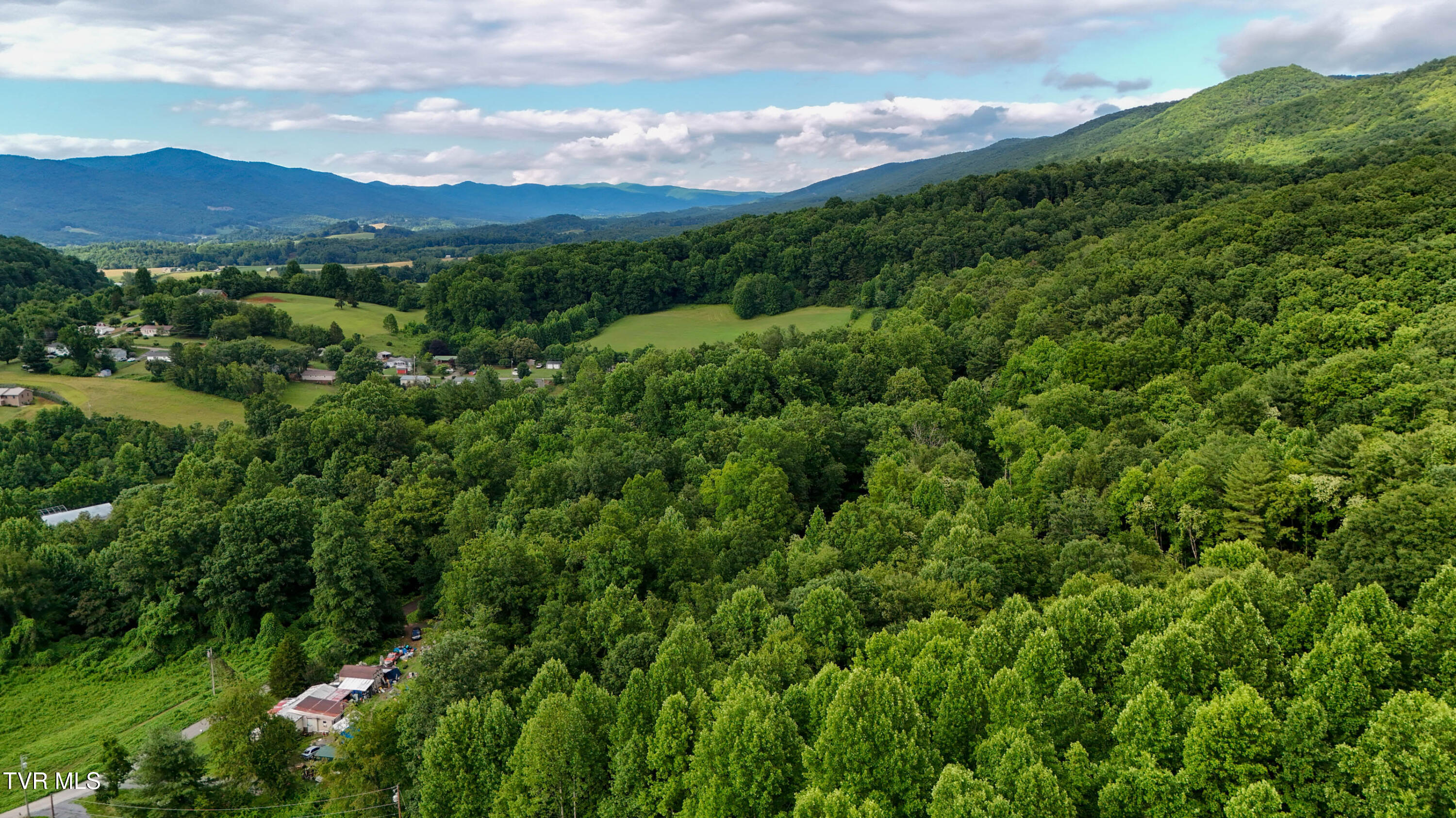 180 Bill Nave Loop, Unit 6 Elizabethton, TN 37643 - Photo 13 of 21 12-print-180 Bill Nave Loop Drone JF-13