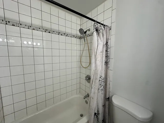 $2,100 | 474 Meadow Green Lane, Unit 474, Round Lake Beach, IL 60073