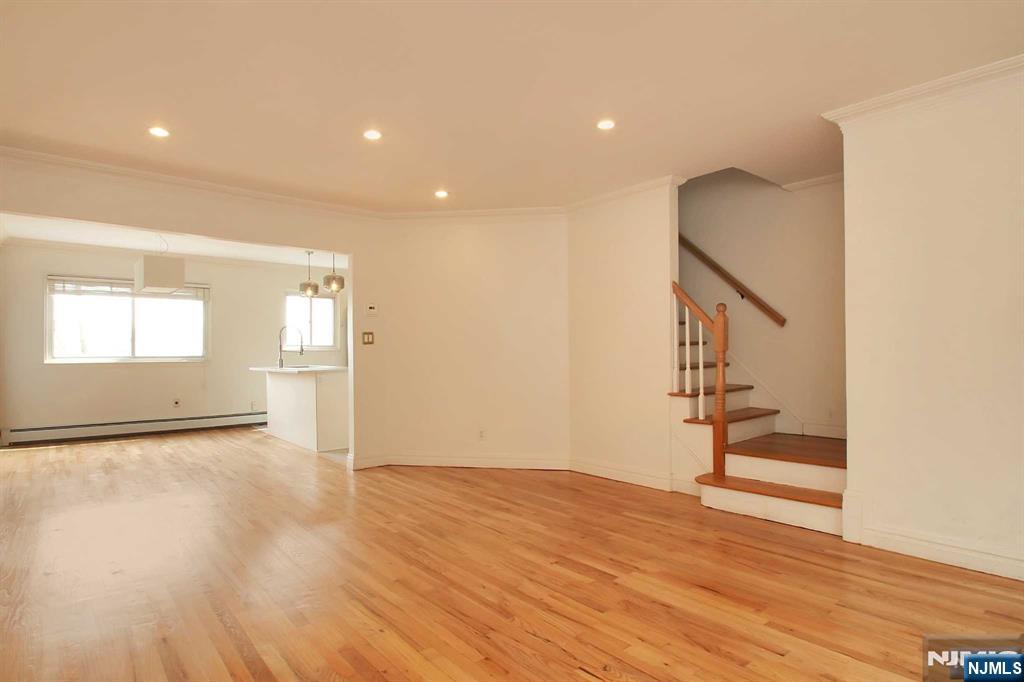 35 A Edgewater Place Edgewater, NJ 07020 - Photo 3 of 23
