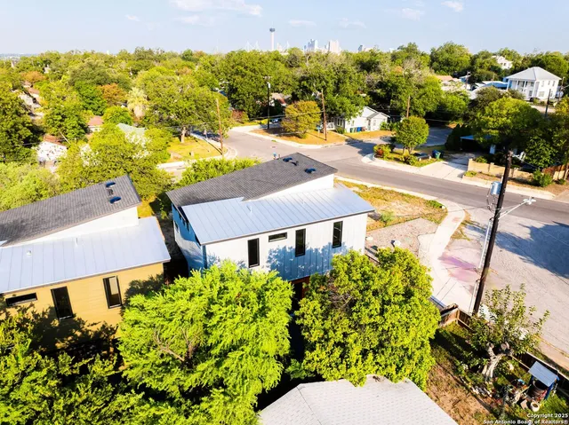 a view of a houses with a yard