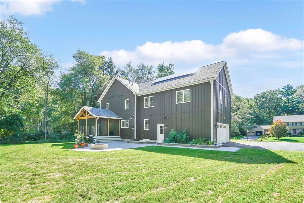 41 Dennis Road Longmeadow, MA 01106 - Photo 3 of 41 a front view of a house with garden