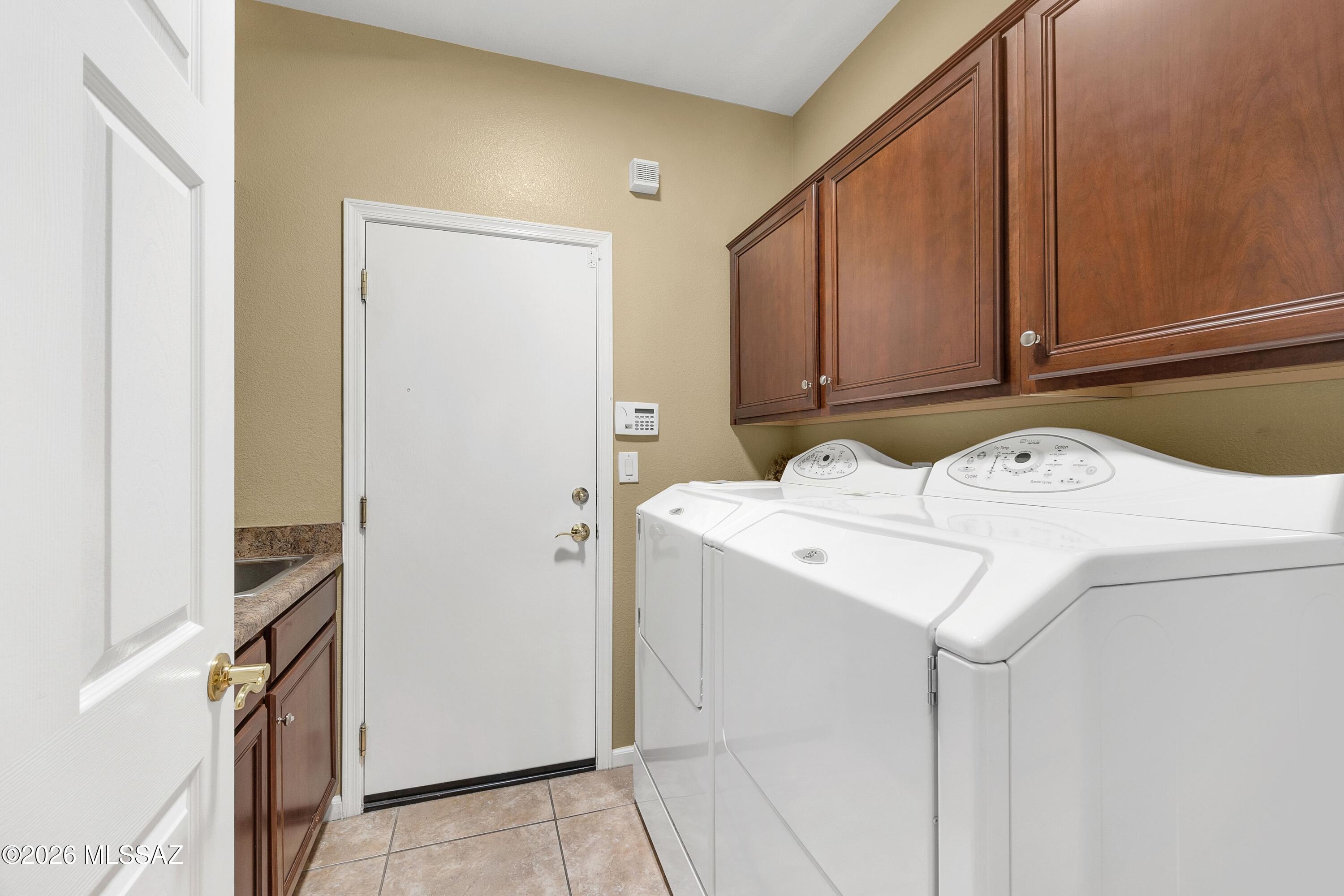 62090 East Northwood Road Tucson, AZ 85739 - Photo 35 of 49 Laundry Room with W/D