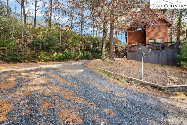 $420,000 | 68 Bear Den Mountain Drive, Spruce Pine, NC 28777