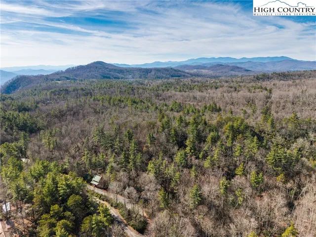 $432,500 | 68 Bear Den Mountain Drive, Spruce Pine, NC 28777