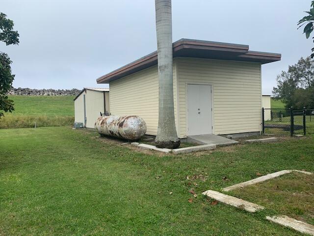 2727 Bacom Point Road Pahokee, FL 33476 - Photo 16 of 27 Storage shed