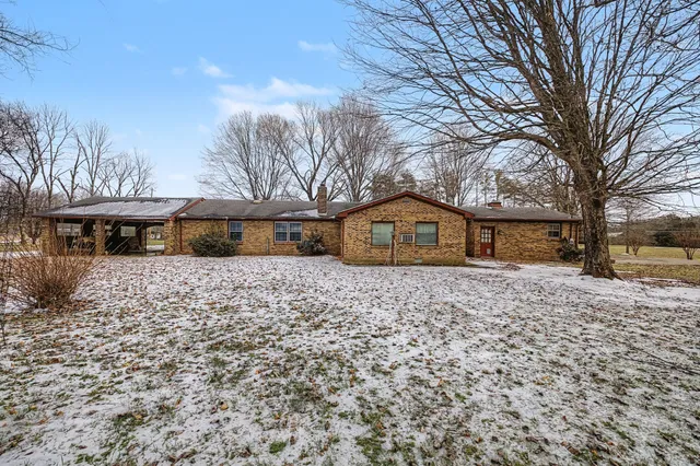 a view of a house with a yard