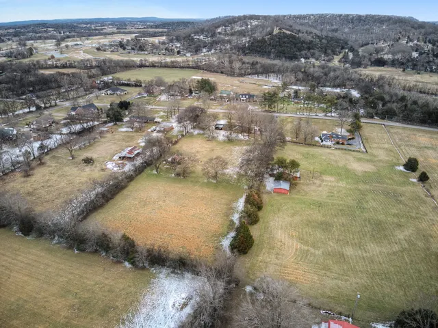 3556 Campbellsville Pike, Columbia, TN 38401