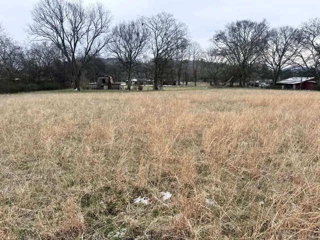 3556 Campbellsville Pike, Columbia, TN 38401