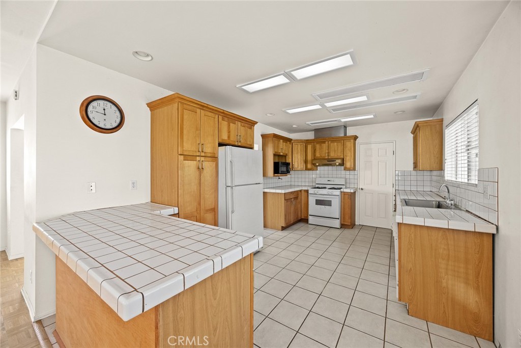 347 Stedman Place Monrovia, CA 91016 - Photo 8 of 30