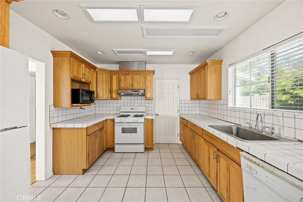 347 Stedman Place Monrovia, CA 91016 - Photo 9 of 30