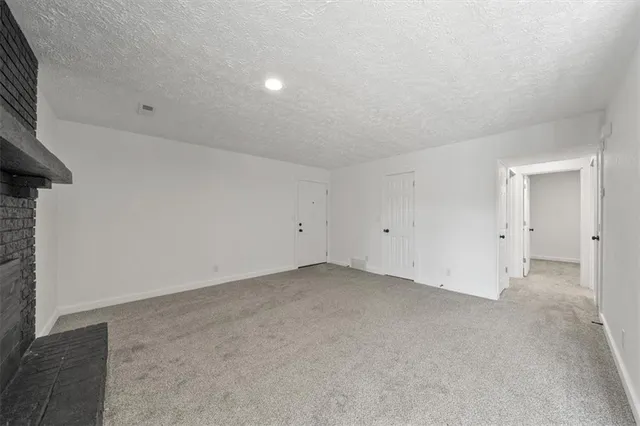 $525,000 | 2203 Twin Oaks Drive, Harrisonville, MO 64701