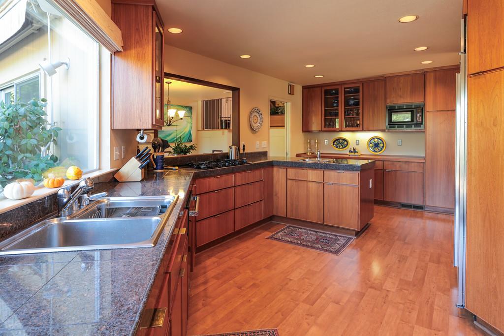 892 Lathrop Drive Stanford, CA 94305 - Photo 9 of 24