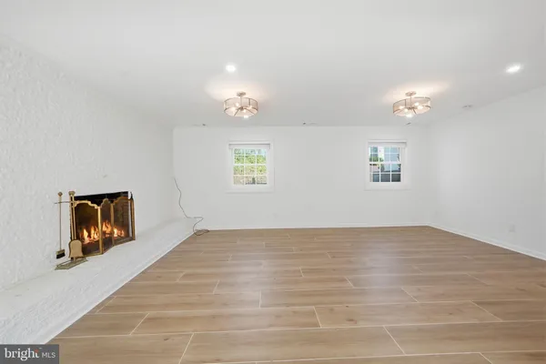 $4,999 | 448 Summers Drive, Alexandria, VA 22301