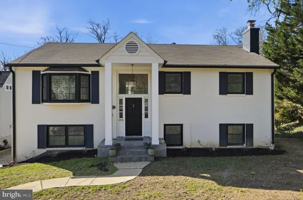 $4,999 | 448 Summers Drive, Alexandria, VA 22301